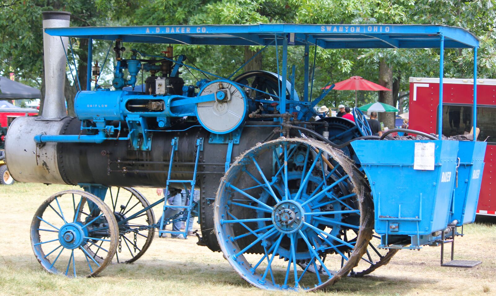 Canon EOS 550D (EOS Rebel T2i / EOS Kiss X4) sample photo. Tractor, antique, old photography