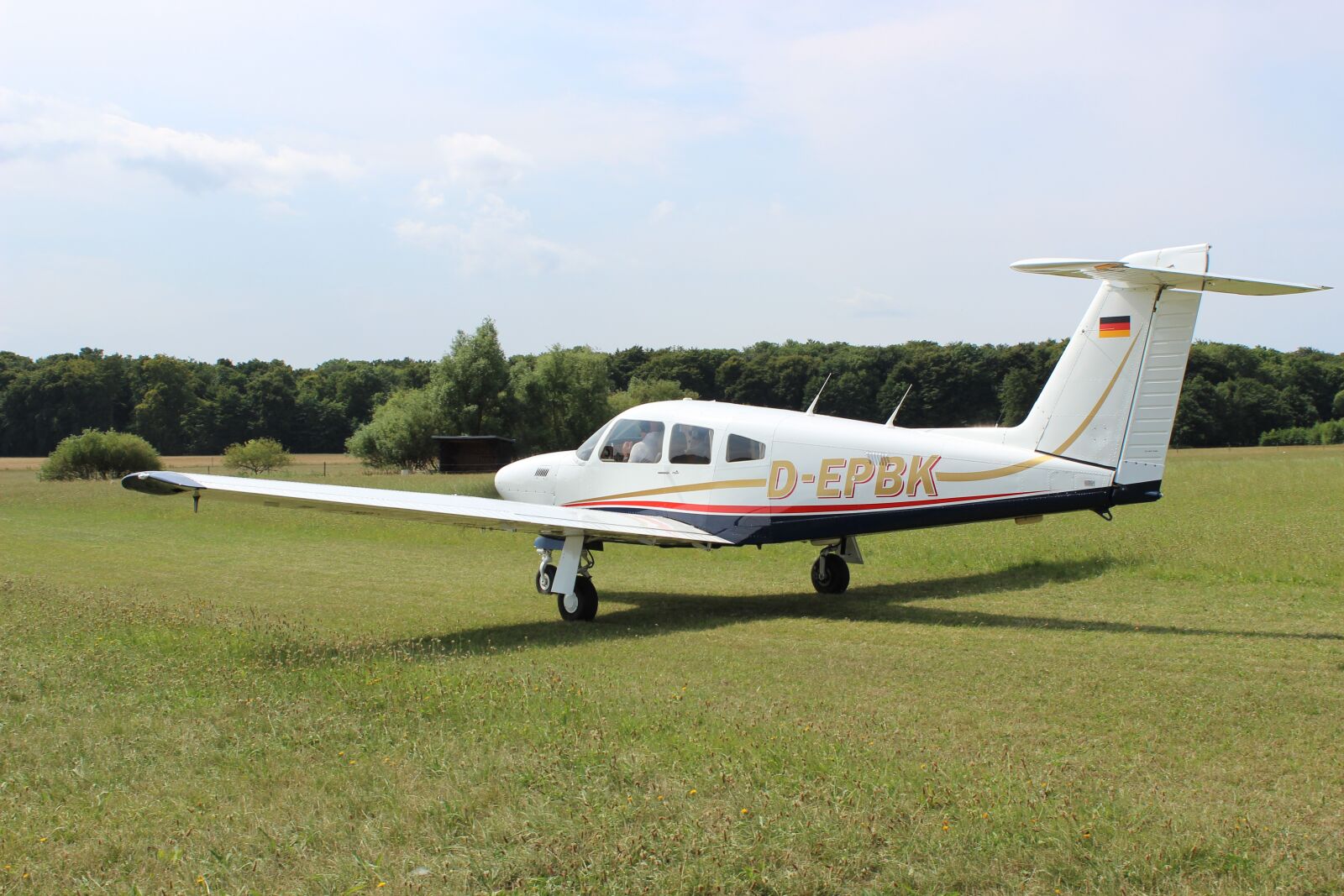 Canon EOS 600D (Rebel EOS T3i / EOS Kiss X5) sample photo. Aircraft, ready to start photography