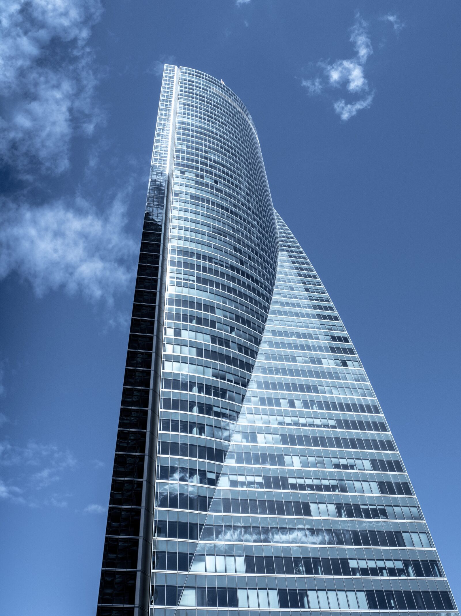 Olympus OM-D E-M5 II sample photo. Torres, madrid, sky photography