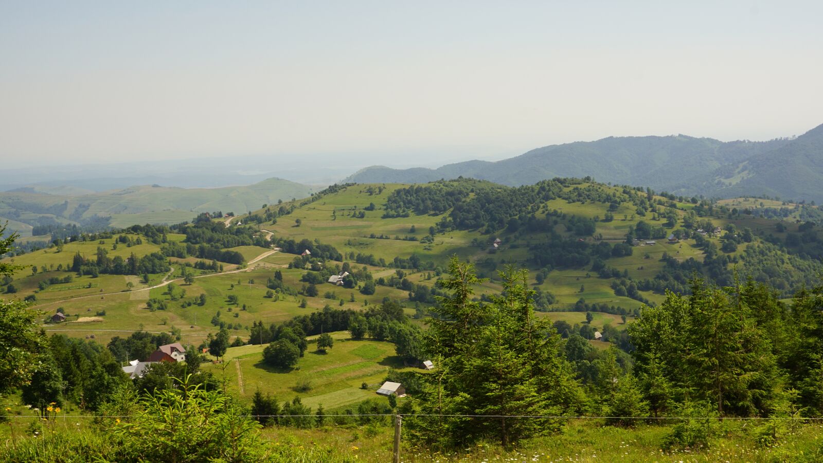 Sony a5100 + Sony E 16-50mm F3.5-5.6 PZ OSS sample photo. Landscape, village, alpine photography