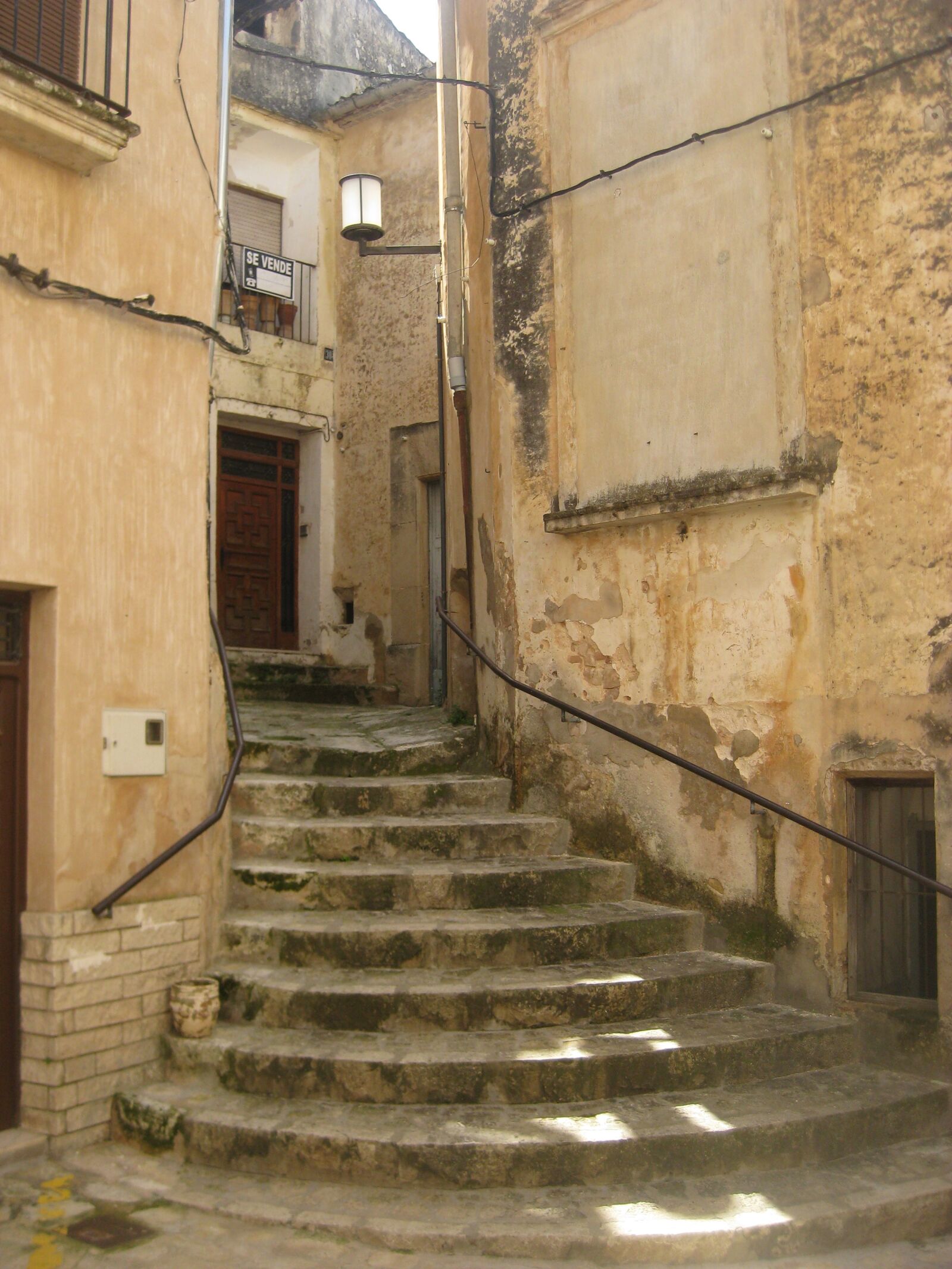 Canon PowerShot SD1100 IS (Digital IXUS 80 IS / IXY Digital 20 IS) sample photo. Bocairente, city, stairs photography
