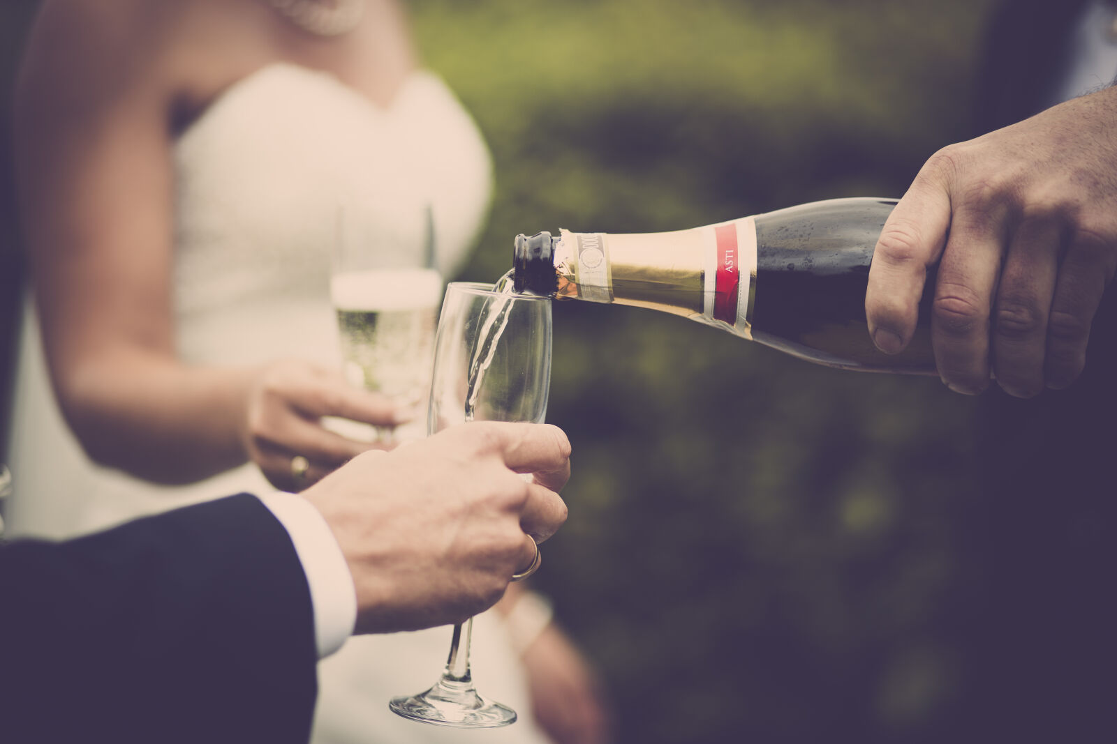 Canon EOS 5D Mark III + Canon EF 85mm F1.8 USM sample photo. Newly, weds, drinking, champagne photography