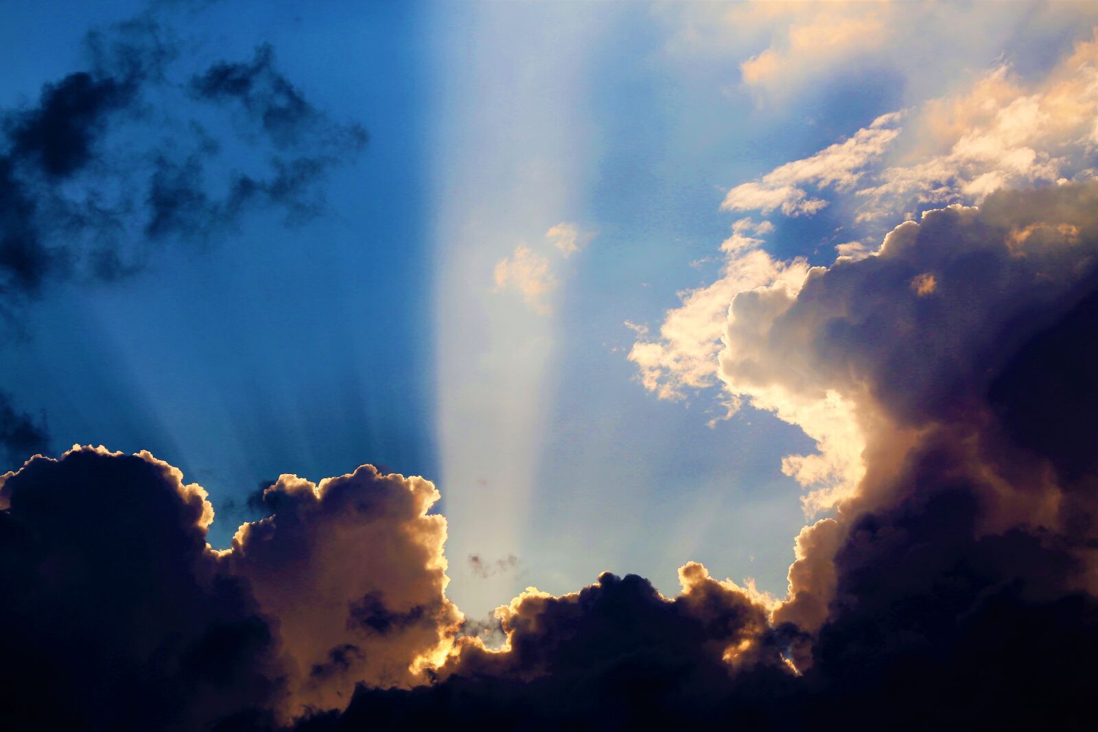 Canon EF 70-300mm F4-5.6L IS USM sample photo. Sky, clouds, nature photography