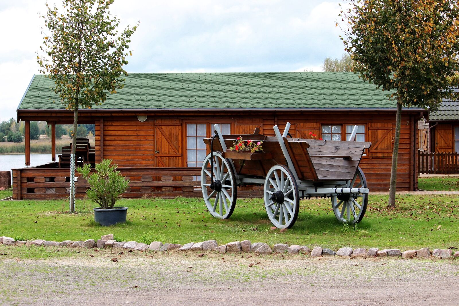 Canon EF-S 55-250mm F4-5.6 IS II sample photo. Finnhuette, cart, leisure photography