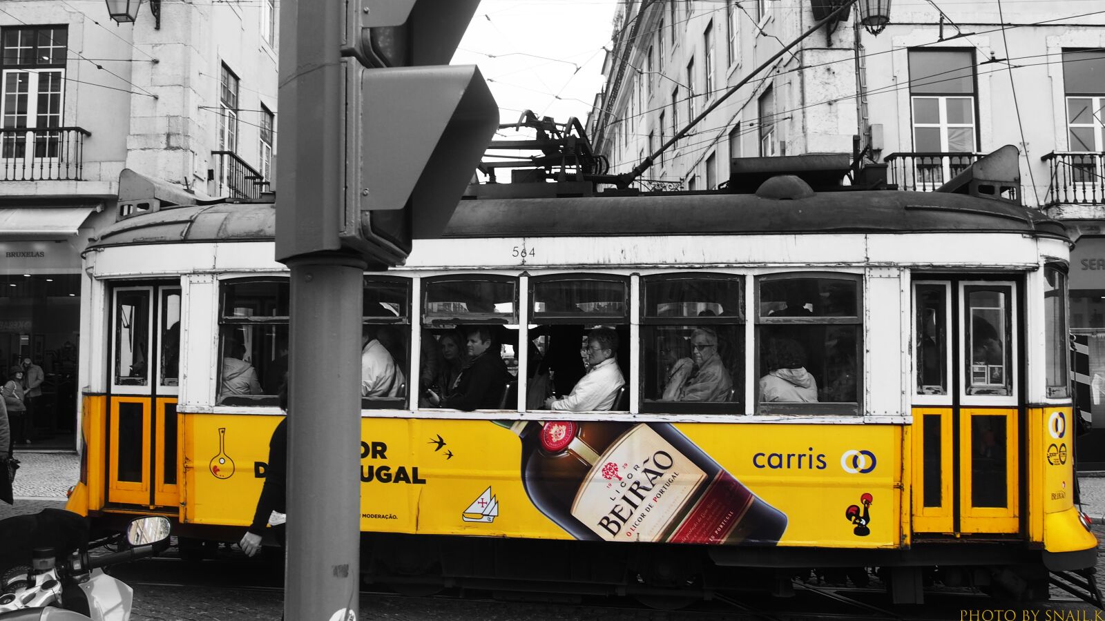 Olympus PEN E-PL5 sample photo. Lisbon, portugal, tram photography