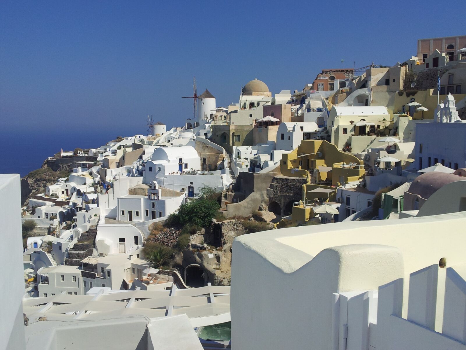 Samsung Galaxy S2 sample photo. Santorini, greek island, white photography