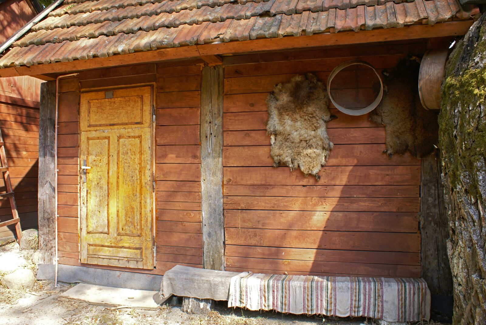 Sony Alpha DSLR-A100 sample photo. Cottage, old, village photography