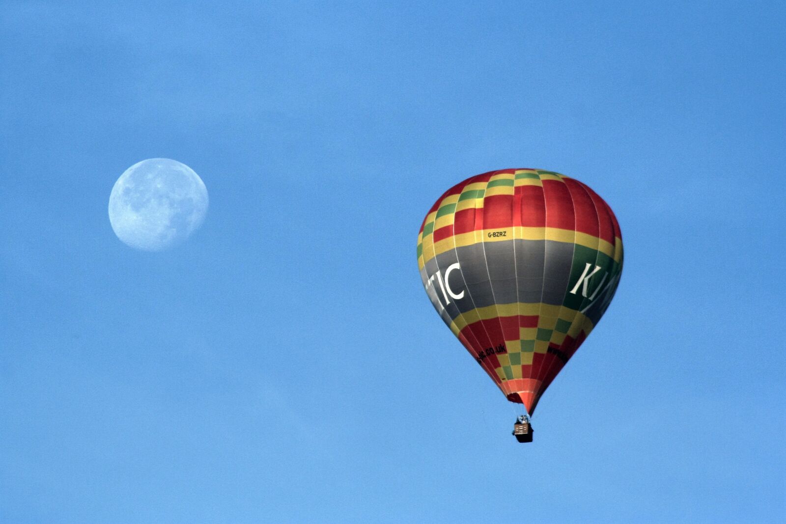 Canon EOS 350D (EOS Digital Rebel XT / EOS Kiss Digital N) sample photo. Balloon, moon, sky photography