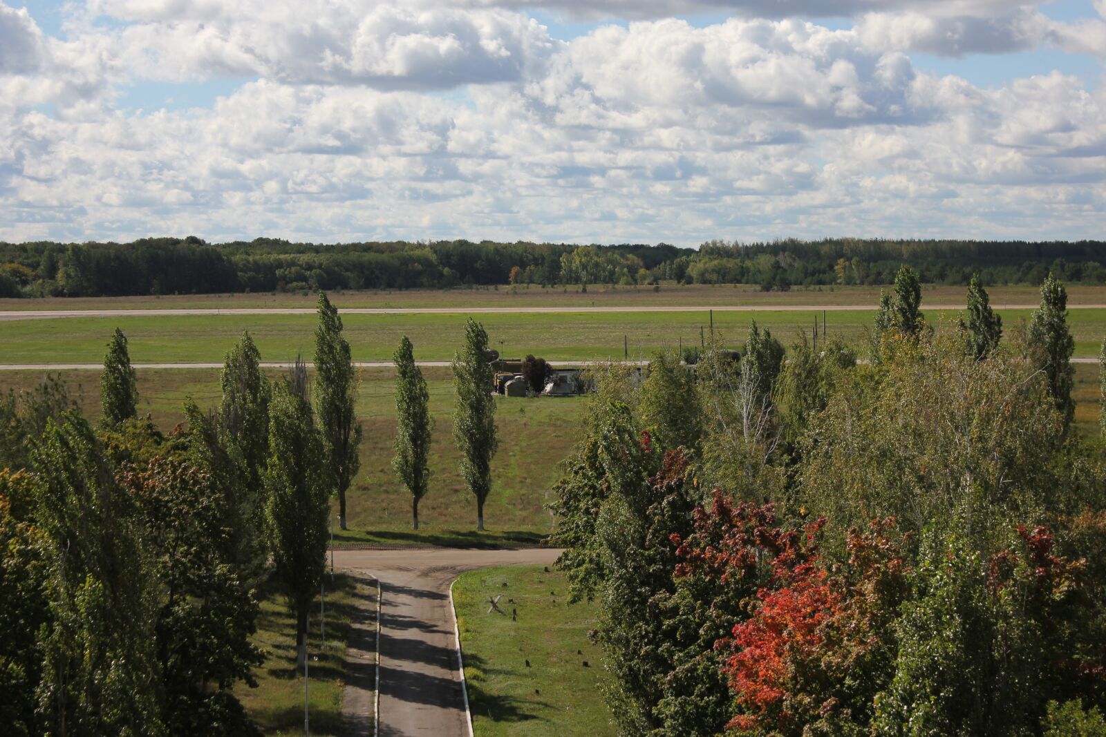 Canon EOS 550D (EOS Rebel T2i / EOS Kiss X4) sample photo. Airfield, military airfield, vzletnaya photography
