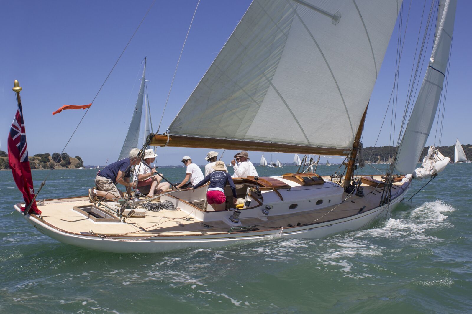 Canon EOS 600D (Rebel EOS T3i / EOS Kiss X5) sample photo. Yacht, classic sailboat, sail photography