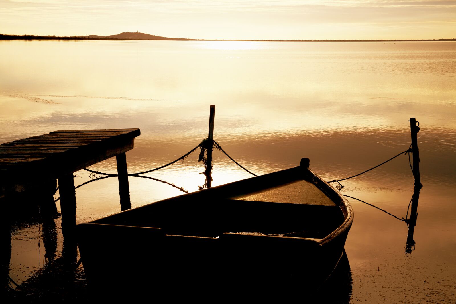 Canon EOS 5D Mark III sample photo. Boat, water, sun photography