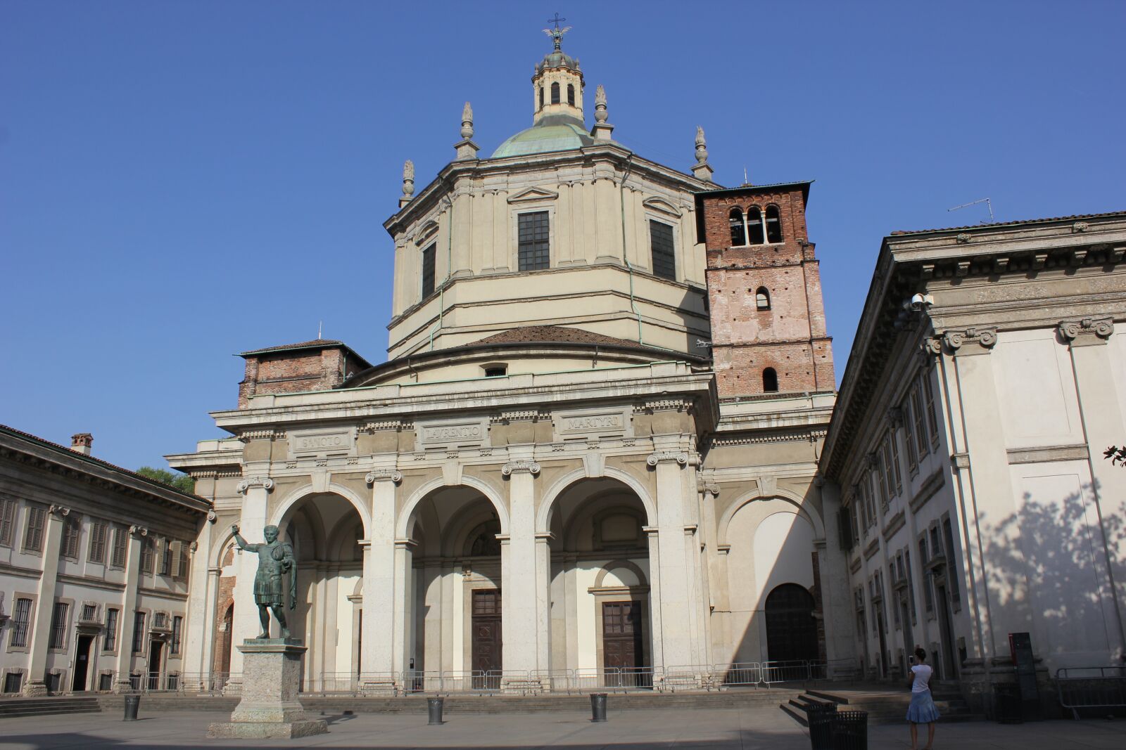Canon EOS 550D (EOS Rebel T2i / EOS Kiss X4) sample photo. Church, monument, columns of photography