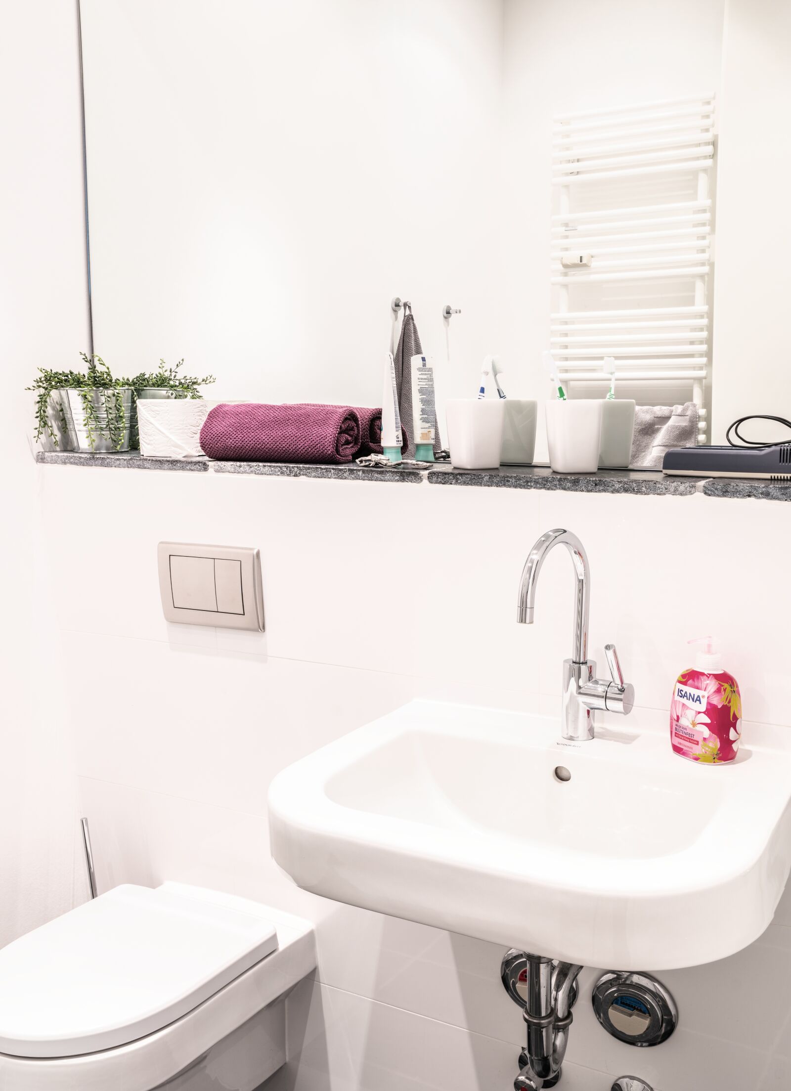 Sony a6300 + Sigma 30mm F2.8 EX DN sample photo. Bad, bathroom sink, mirror photography