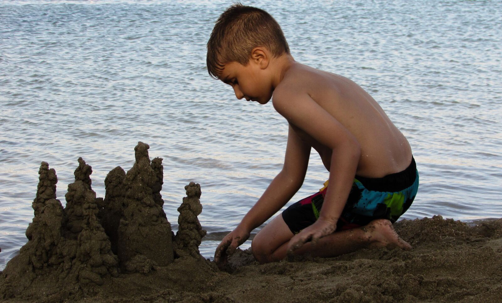 Canon PowerShot SX400 IS sample photo. Kid, boy, playing photography