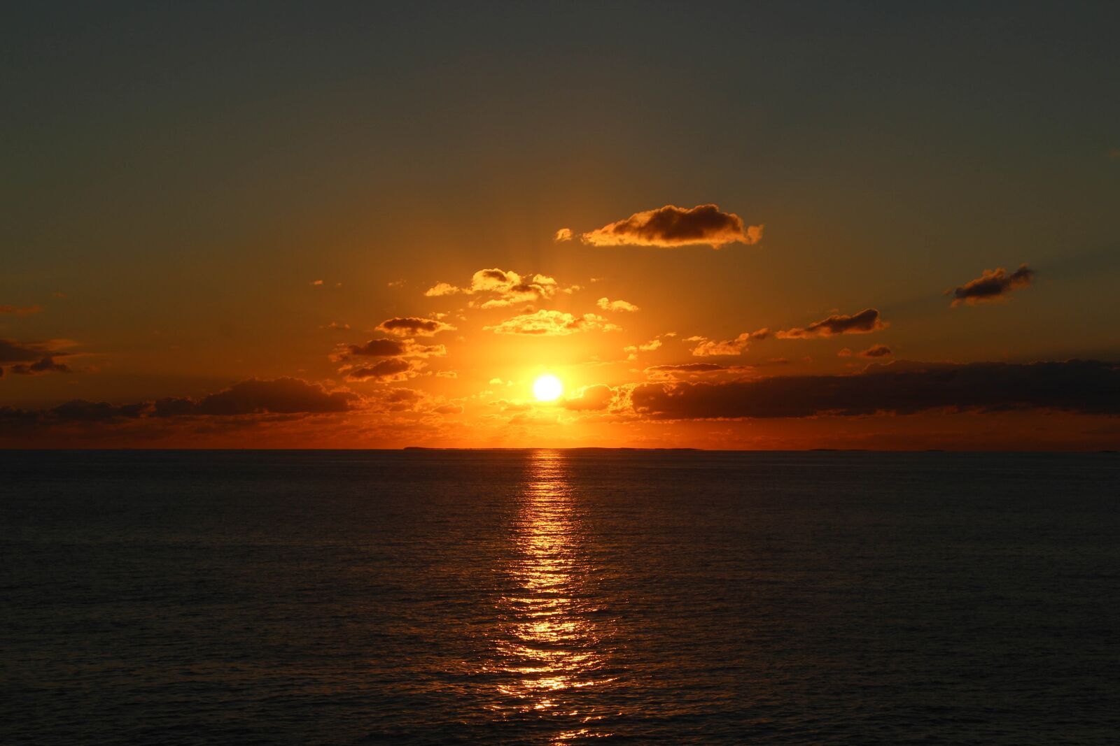 Canon EOS 700D (EOS Rebel T5i / EOS Kiss X7i) sample photo. Sunrise, ocean, morning photography
