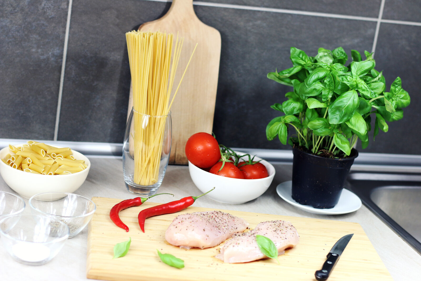 Canon EOS 70D + Canon EF 50mm F1.8 II sample photo. Cooking, cutting, board, delicious photography