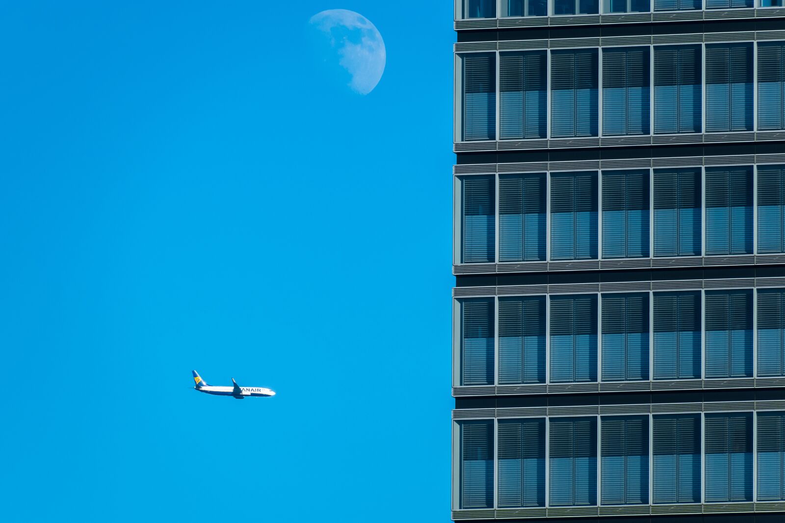 Canon PowerShot G3 X sample photo. Skyscraper, aircraft, moon photography
