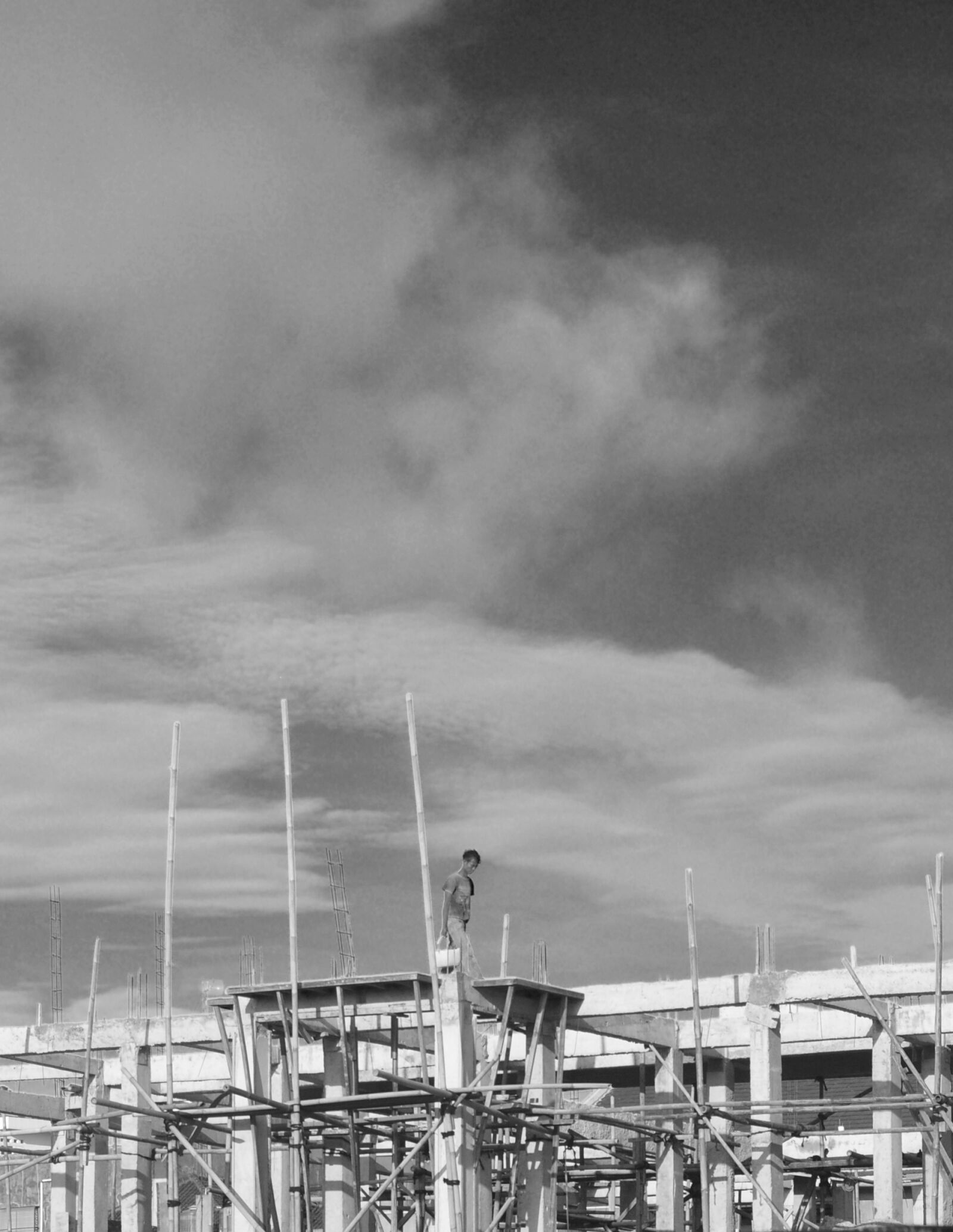 Nikon D3000 sample photo. Buildings, grayscale, high, live photography