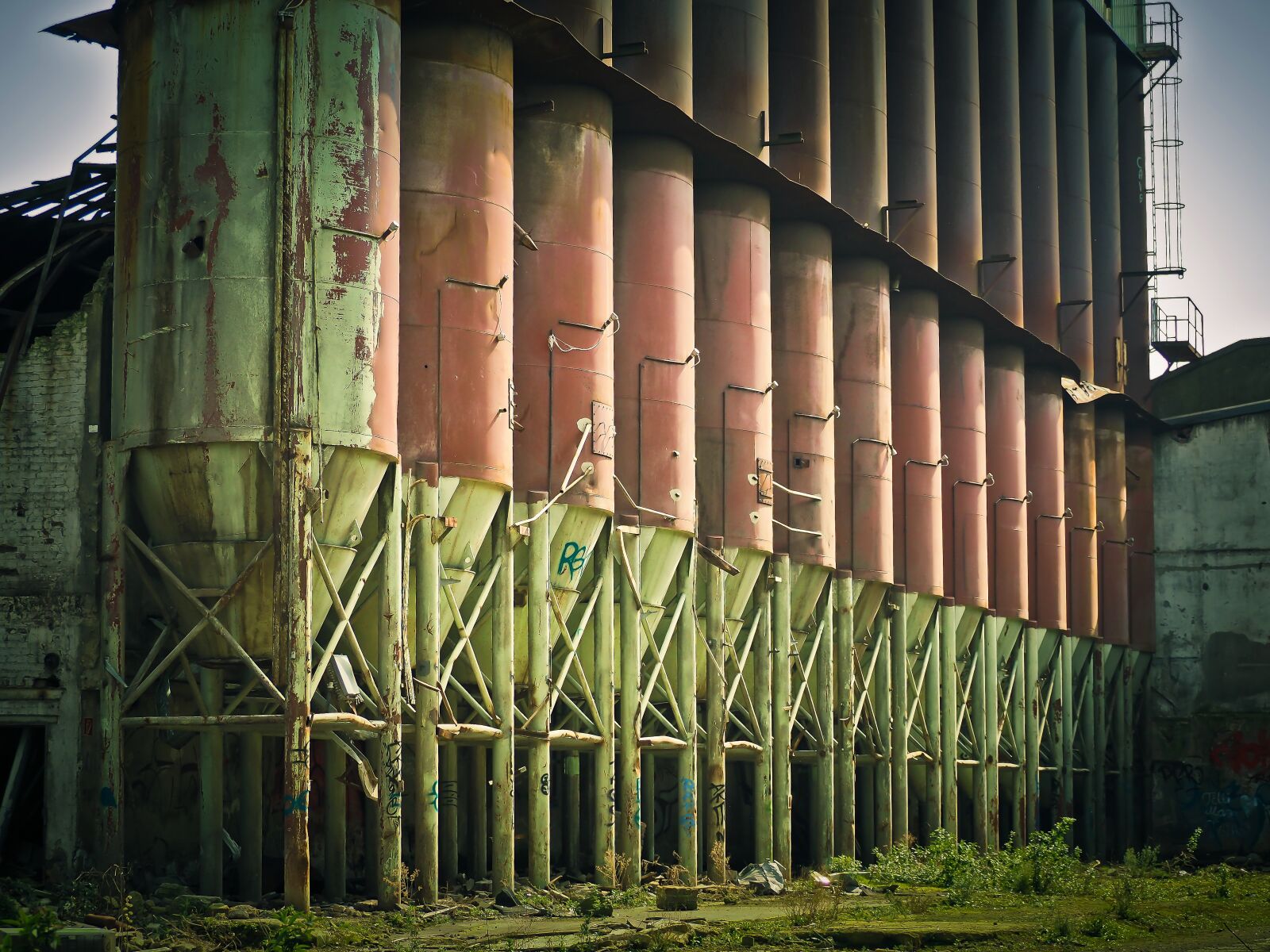 Olympus OM-D E-M10 sample photo. Factory, ruin, old factory photography