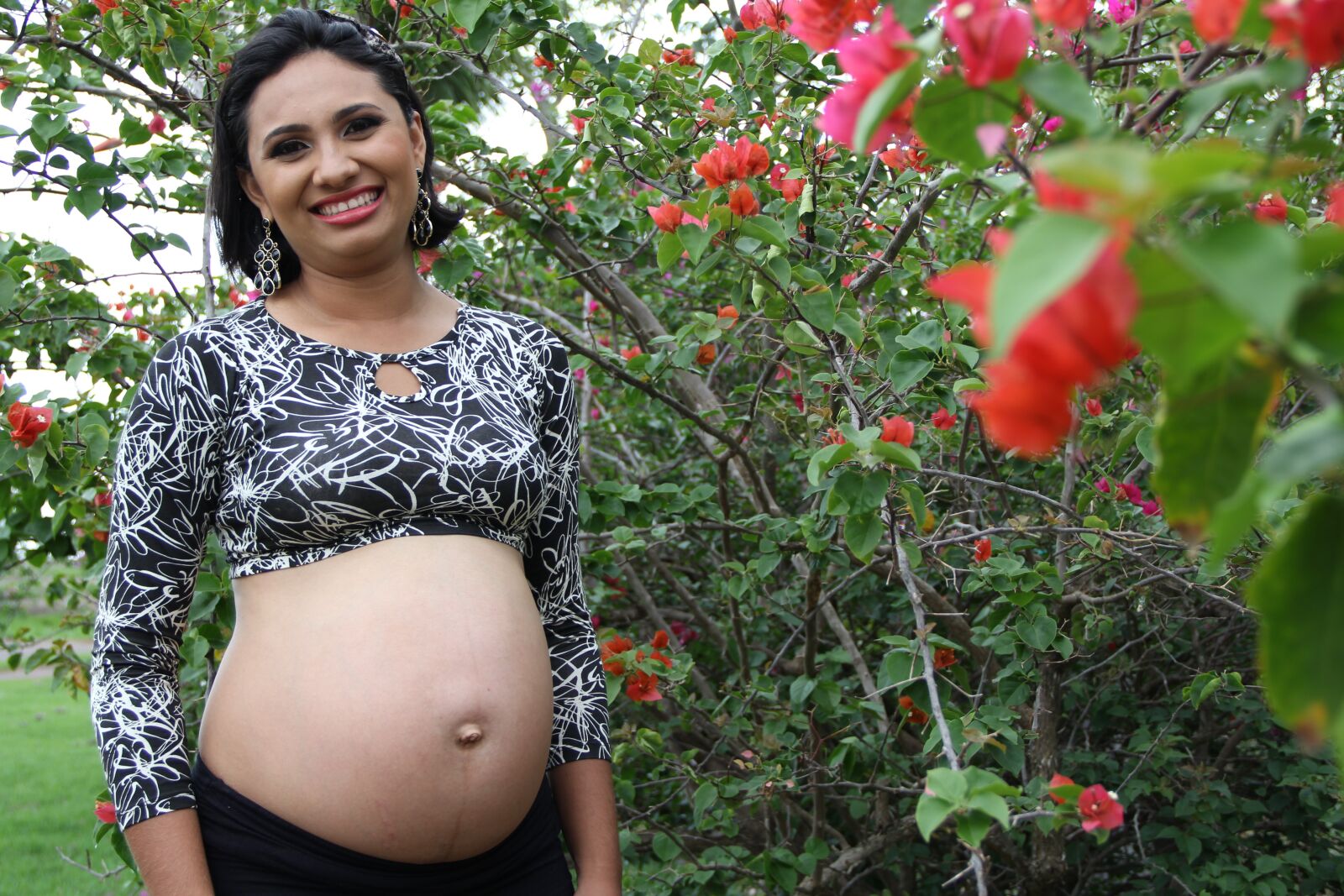 Canon EF-S 18-135mm F3.5-5.6 IS sample photo. Pregnancy, pregnant woman, pregnant photography