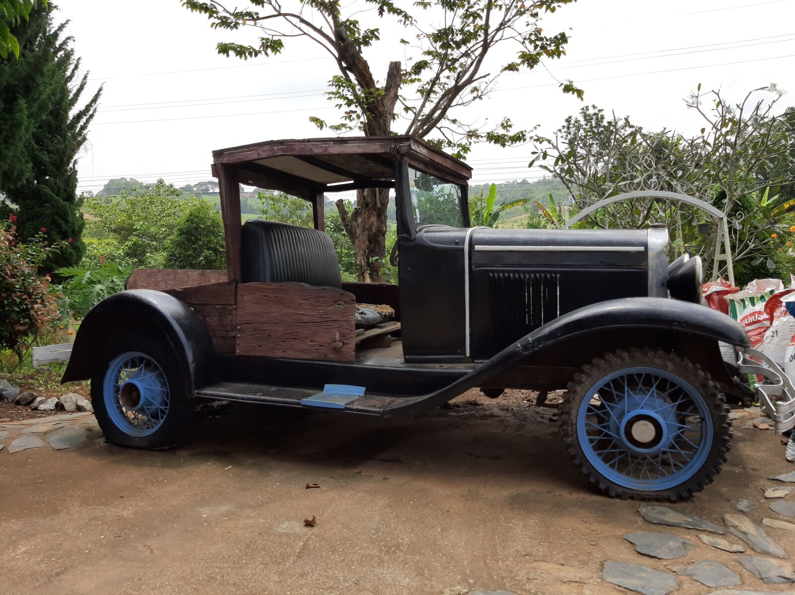 Samsung Galaxy A50 sample photo. Car, antique car, retro photography