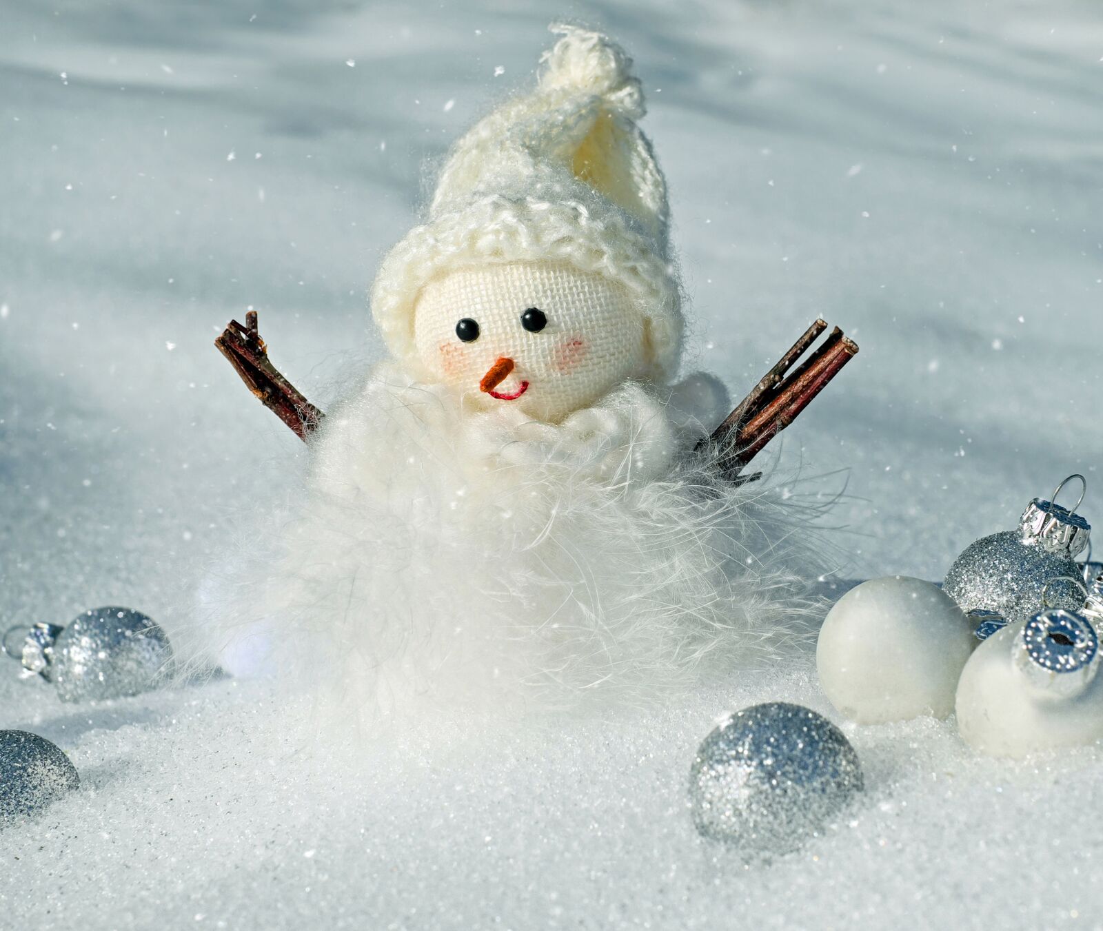 Fujifilm X-T10 + Fujifilm XF 35mm F1.4 R sample photo. Snowman, snow, winter photography