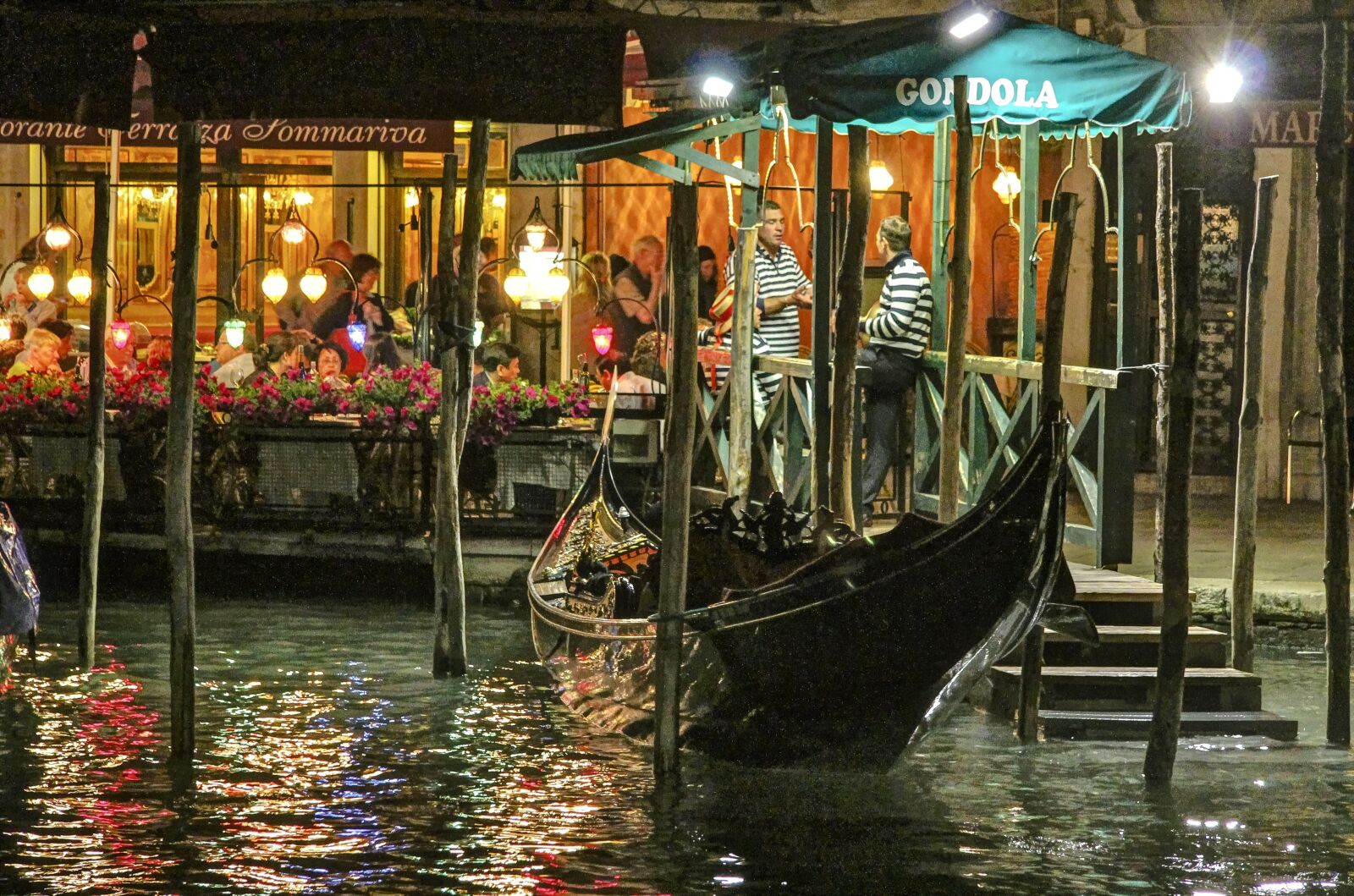 Canon EF-S 17-85mm F4-5.6 IS USM sample photo. Venice, gondola, night photography