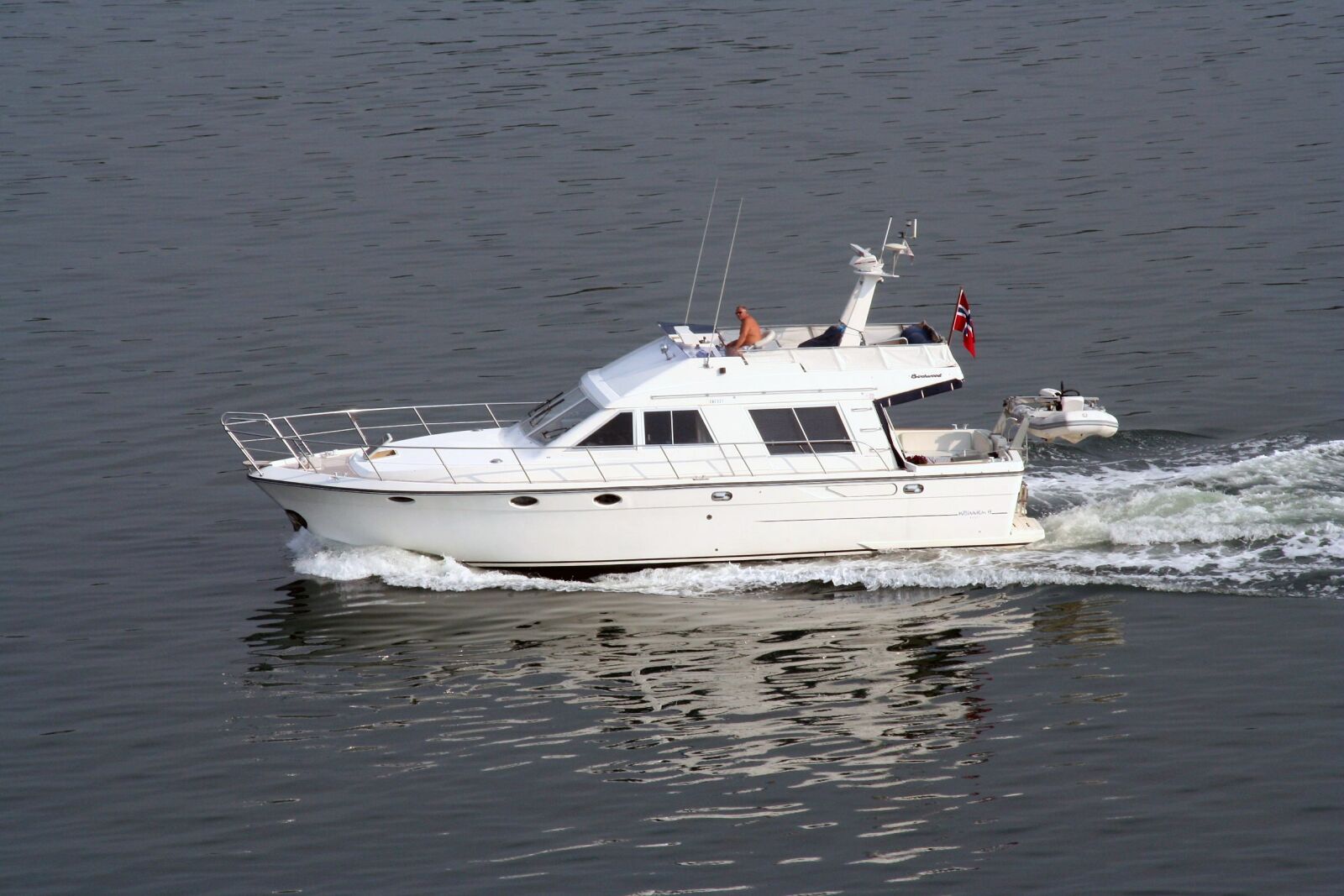 Canon EOS 350D (EOS Digital Rebel XT / EOS Kiss Digital N) sample photo. Boat, summer, water photography