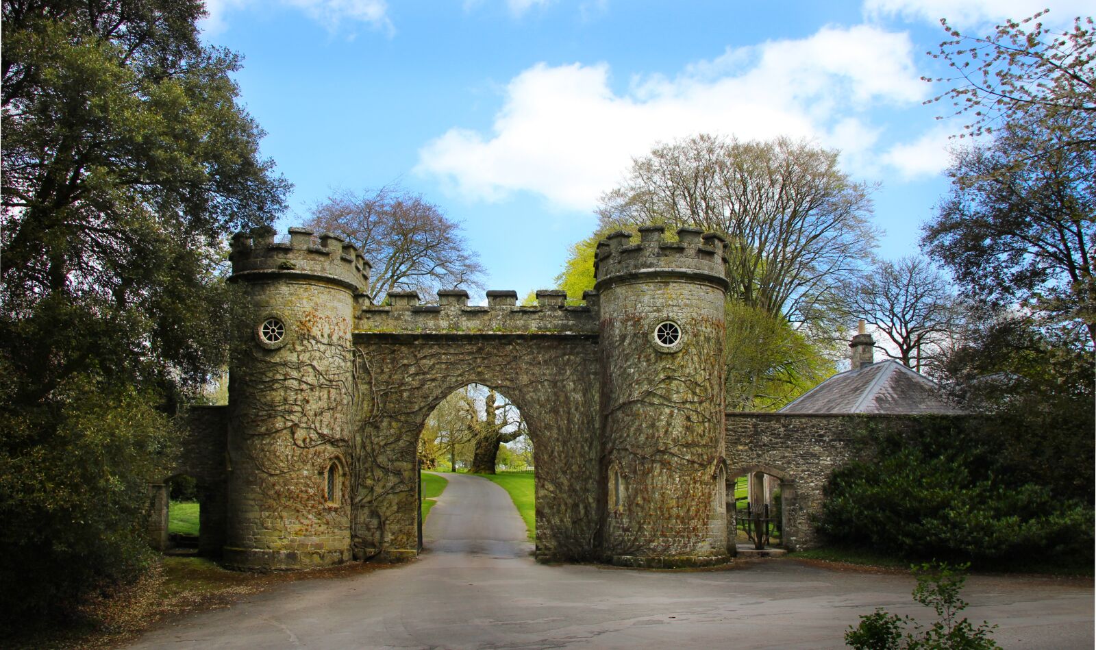 Canon EOS 1300D (EOS Rebel T6 / EOS Kiss X80) sample photo. Castle, goal, stourhead photography