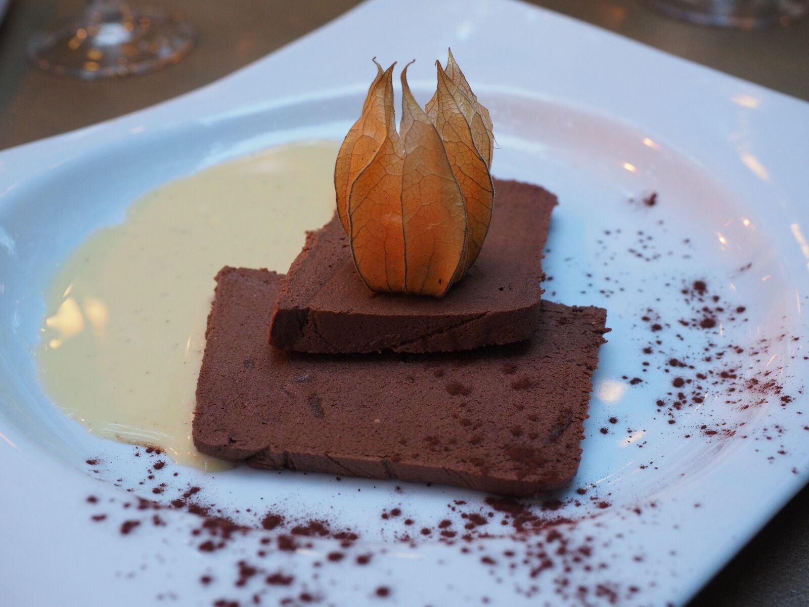 Olympus OM-D E-M1 + Olympus M.Zuiko Digital ED 12-40mm F2.8 Pro sample photo. Parfait, chocolate parfait, dessert photography