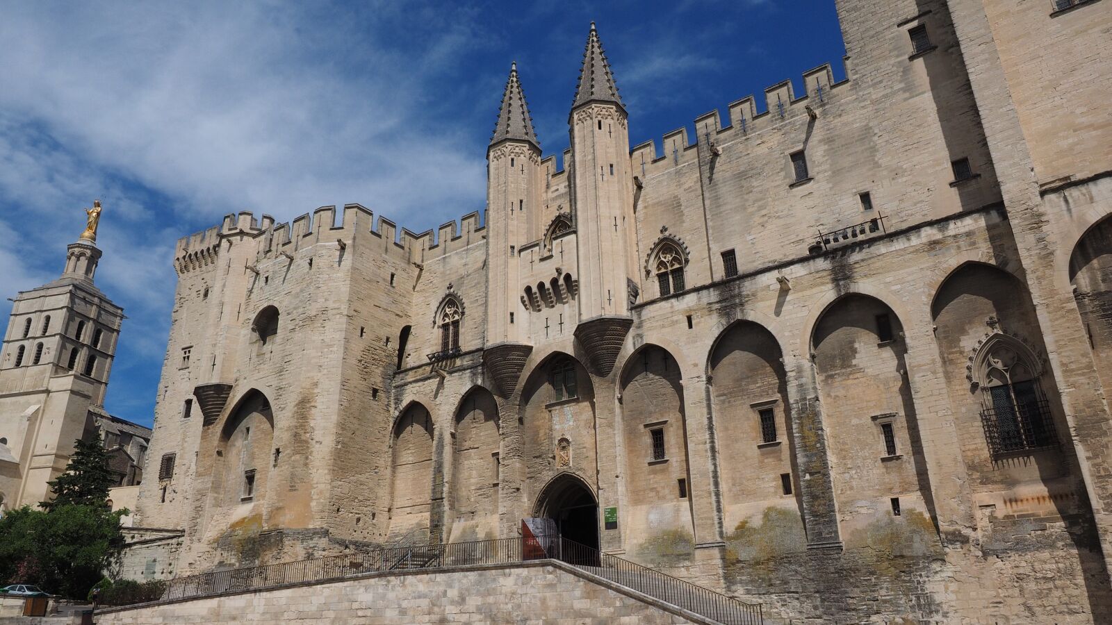 Olympus OM-D E-M1 + Olympus M.Zuiko Digital ED 12-40mm F2.8 Pro sample photo. Avignon, palais des papes photography
