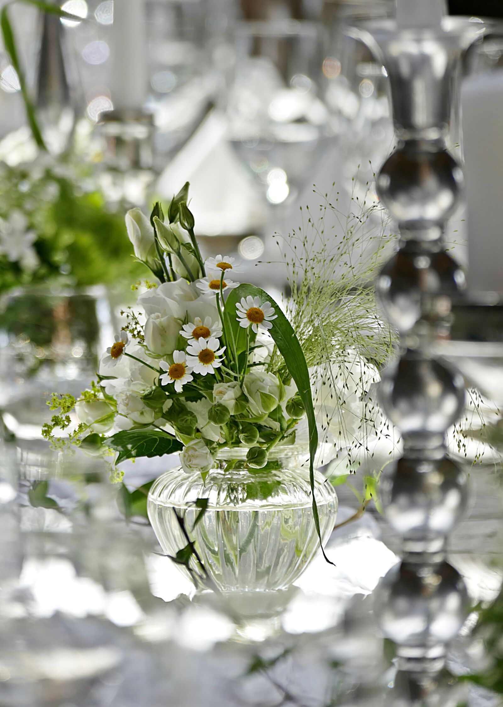 Panasonic Lumix DMC-FZ1000 sample photo. Wedding, floral decoration, romantic photography