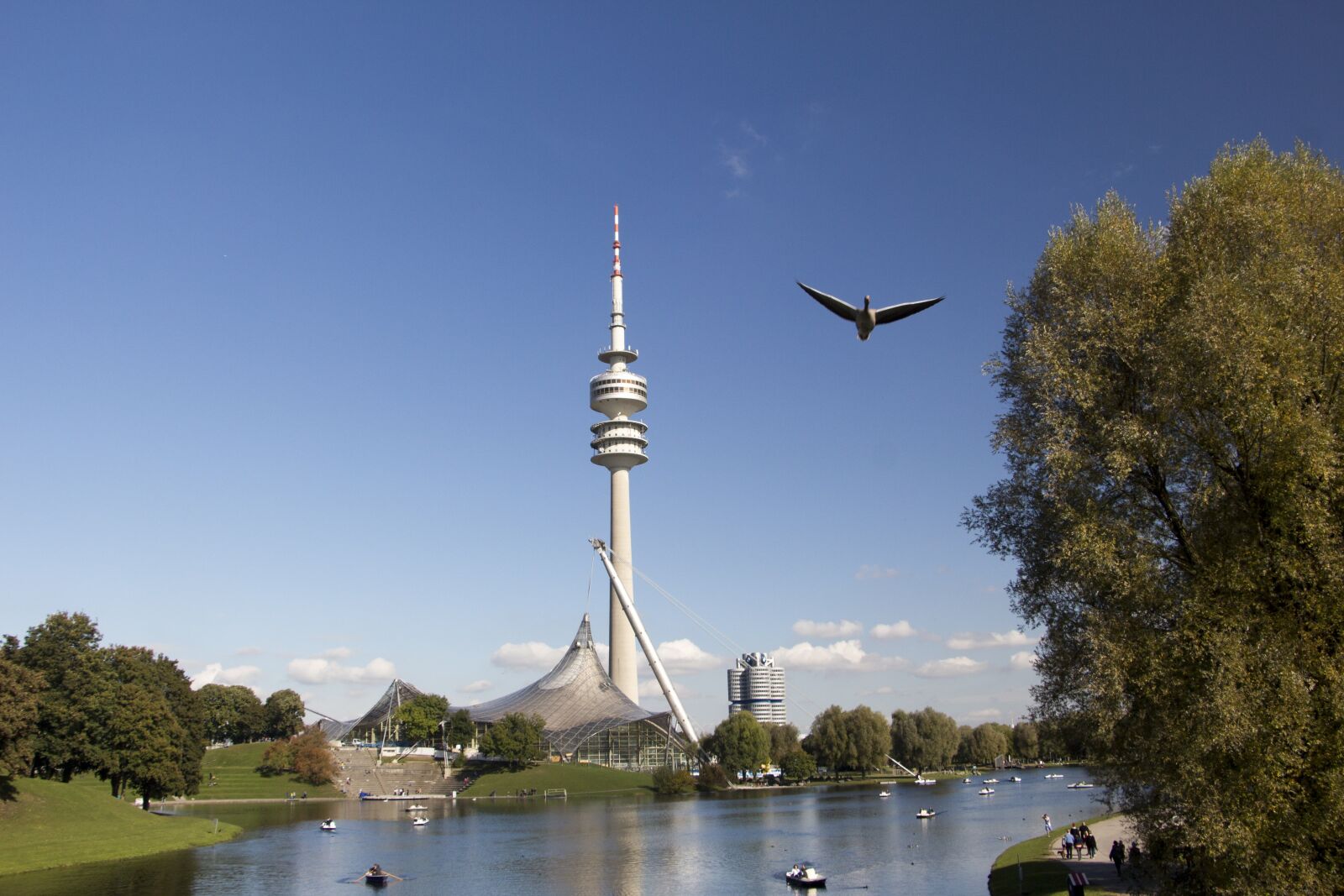Canon EOS 700D (EOS Rebel T5i / EOS Kiss X7i) sample photo. Germany, munich, tower photography