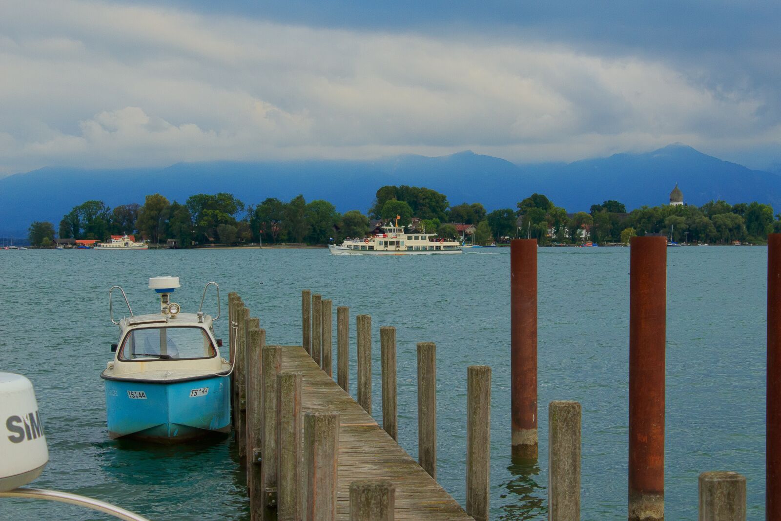Canon EOS 1300D (EOS Rebel T6 / EOS Kiss X80) sample photo. Web, boat, island photography