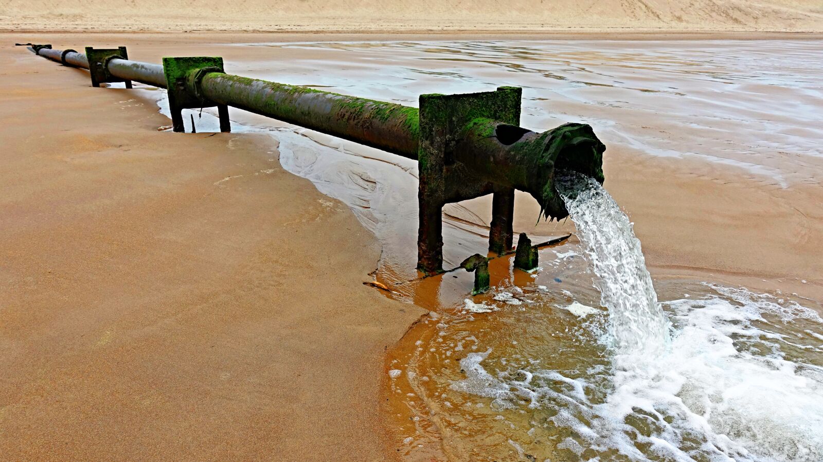 Sony DSC-RX100M5 sample photo. Outfall, pipe, waste photography