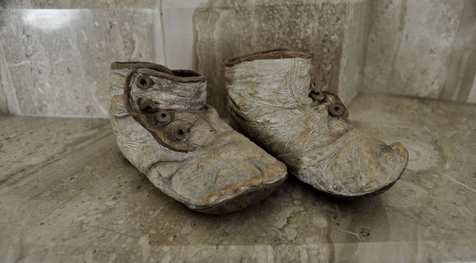 Nikon D5000 sample photo. Old, retro, stone photography