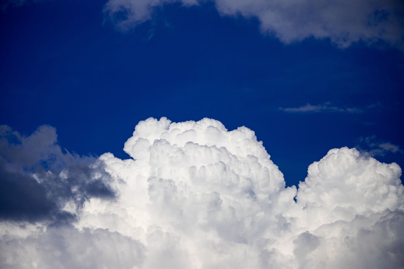 Canon EOS 6D Mark II sample photo. Clouds, cumulus, sky photography