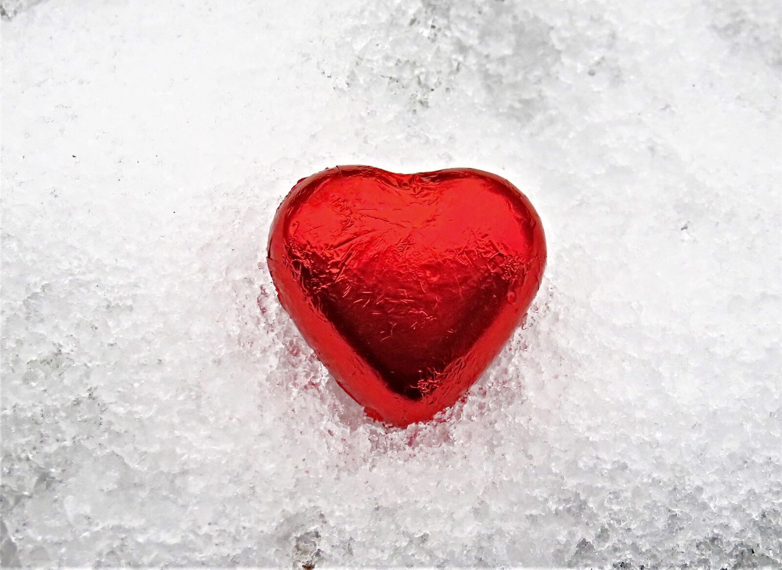 Canon PowerShot SX710 HS sample photo. Heart, snow, red heart photography