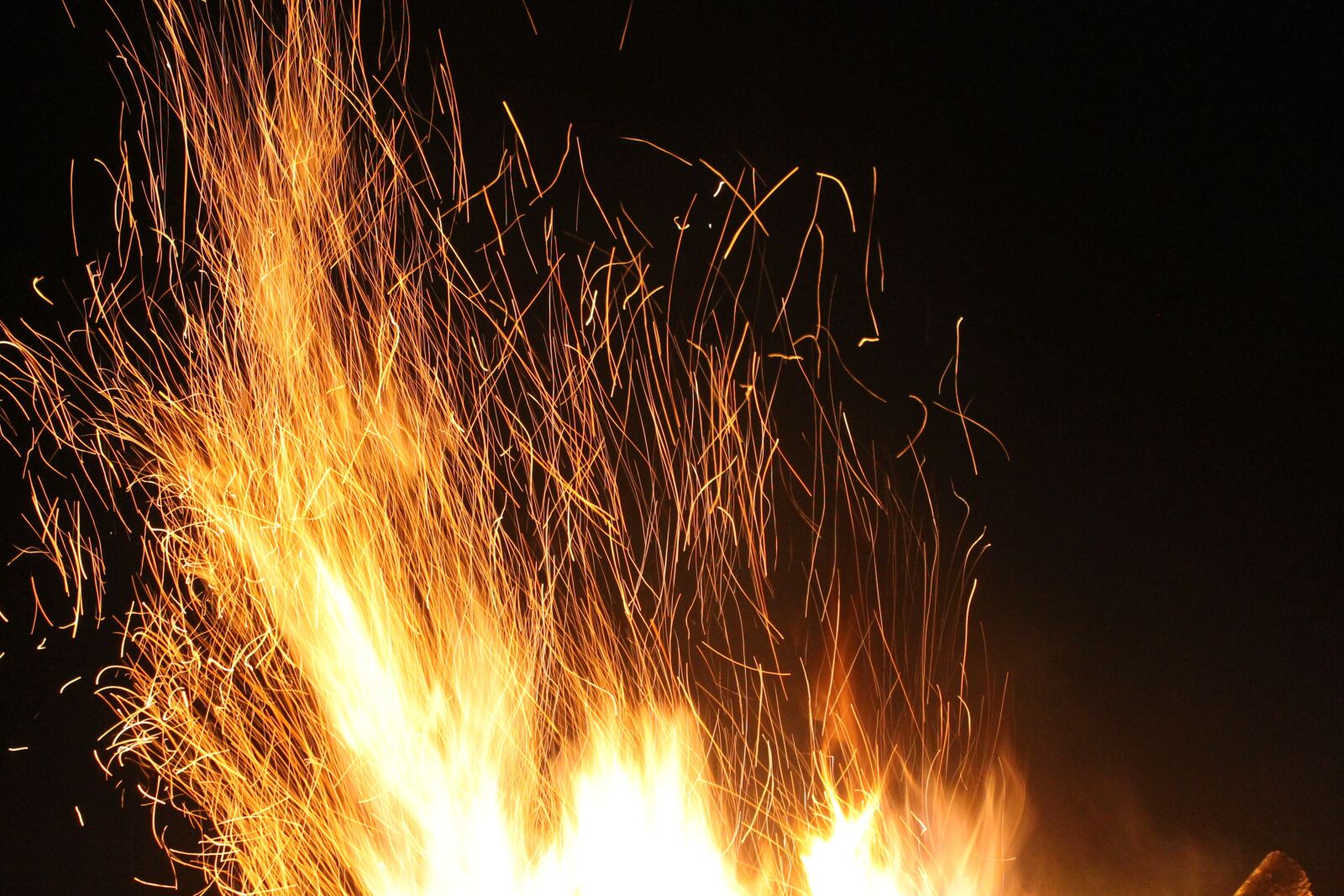 Canon EOS 1100D (EOS Rebel T3 / EOS Kiss X50) sample photo. Fire, at night, long photography