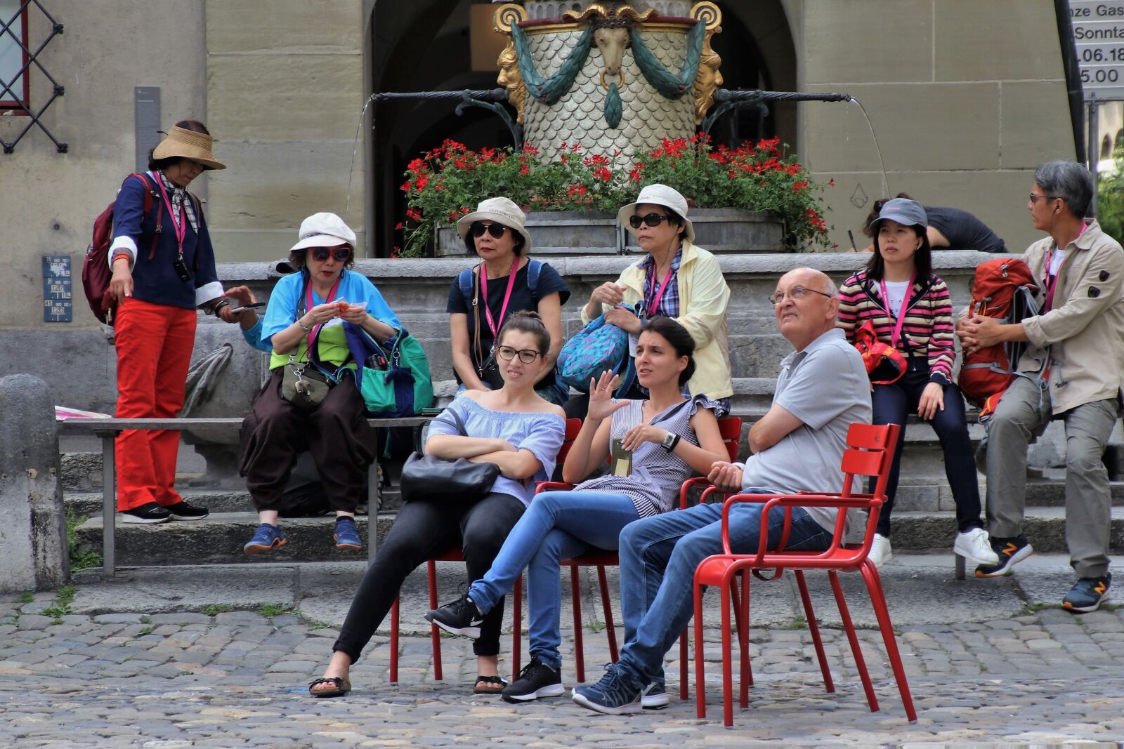 Canon EOS 80D sample photo. Conversation, tour, tourists photography