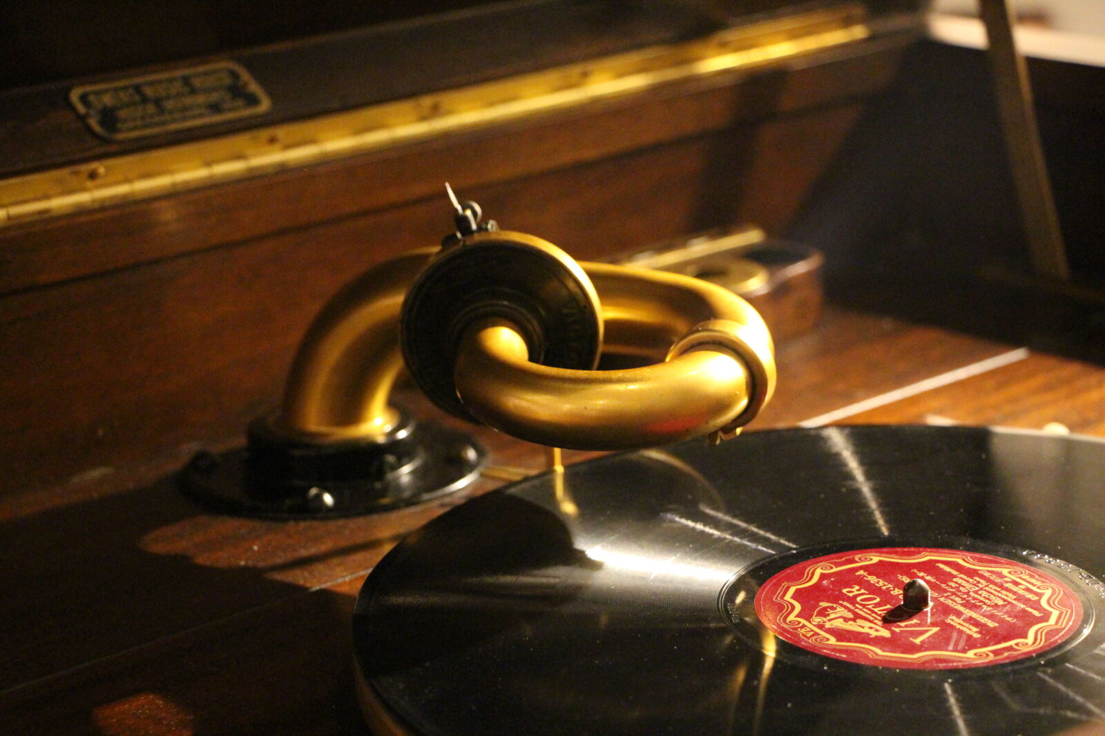 Canon EOS 700D (EOS Rebel T5i / EOS Kiss X7i) sample photo. Music, music, player, phonograph photography