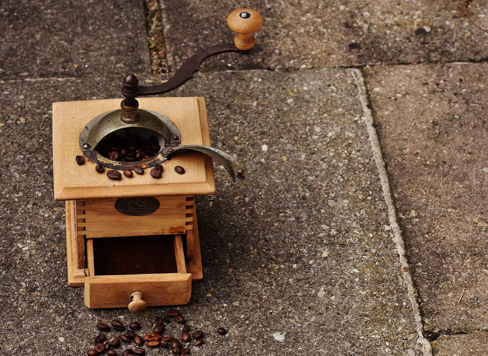 Nikon D7200 sample photo. Grinder, coffee, coffee beans photography