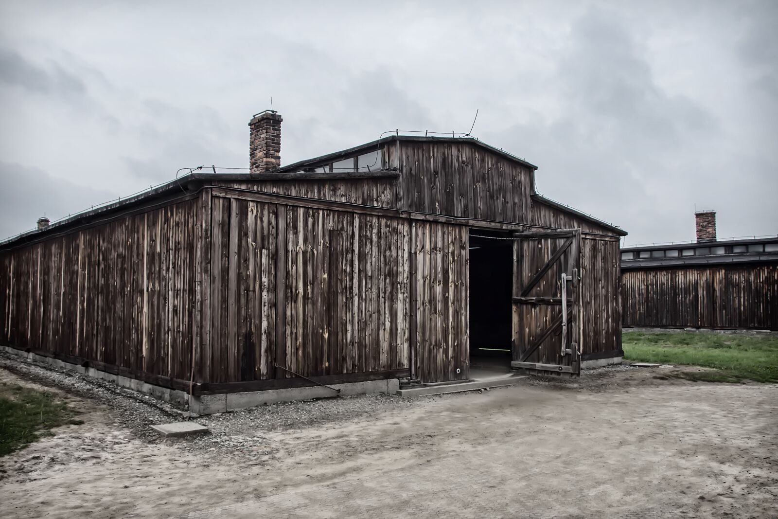 Canon EOS 600D (Rebel EOS T3i / EOS Kiss X5) sample photo. Auschwitz 2, brezinka, auschwitz photography