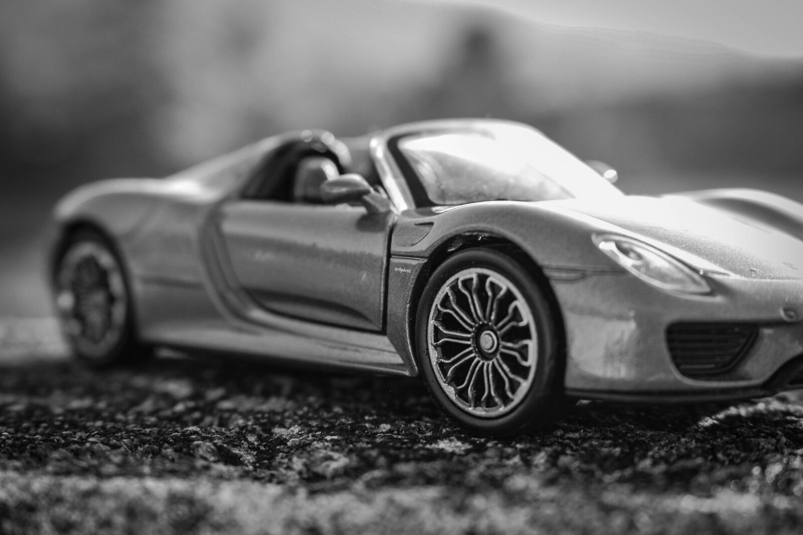 Canon EOS 100D (EOS Rebel SL1 / EOS Kiss X7) sample photo. Black and white, car photography