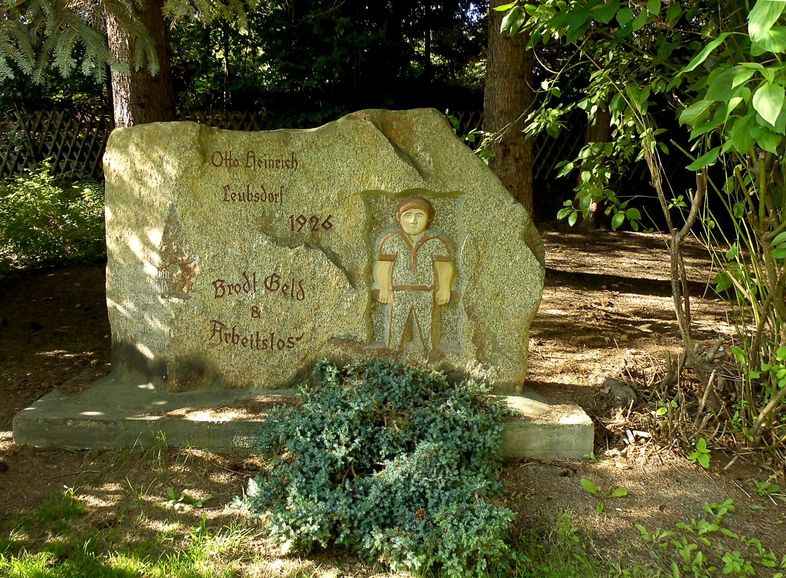 MEDION MD86824 sample photo. Stone, memorial stone, unemployment photography