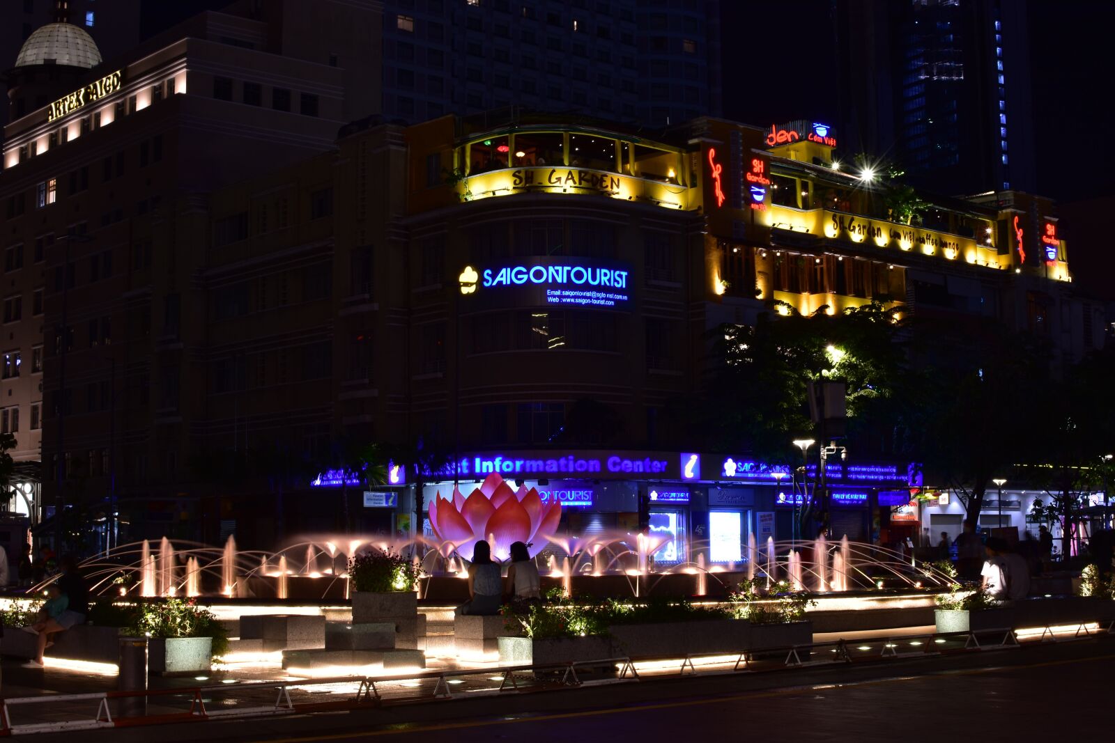 Nikon D3400 sample photo. City walk, nguyen hue photography