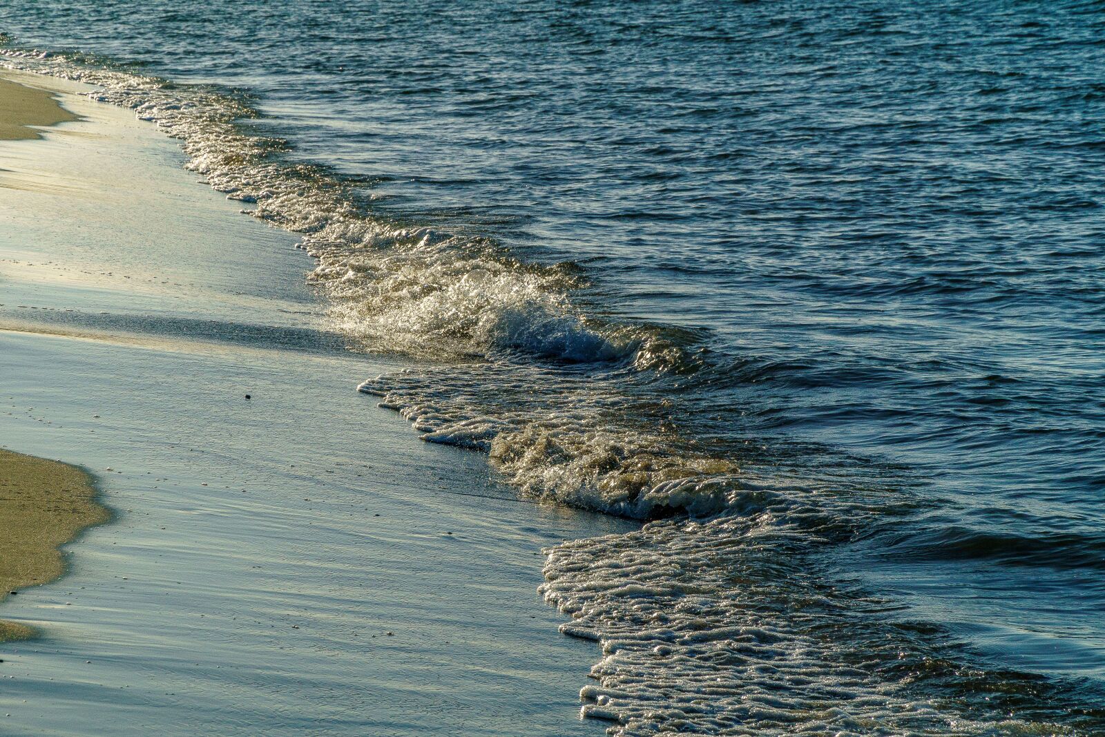 Sony a6000 + Sony E PZ 18-105mm F4 G OSS sample photo. Wave, surf, abendstimmung photography
