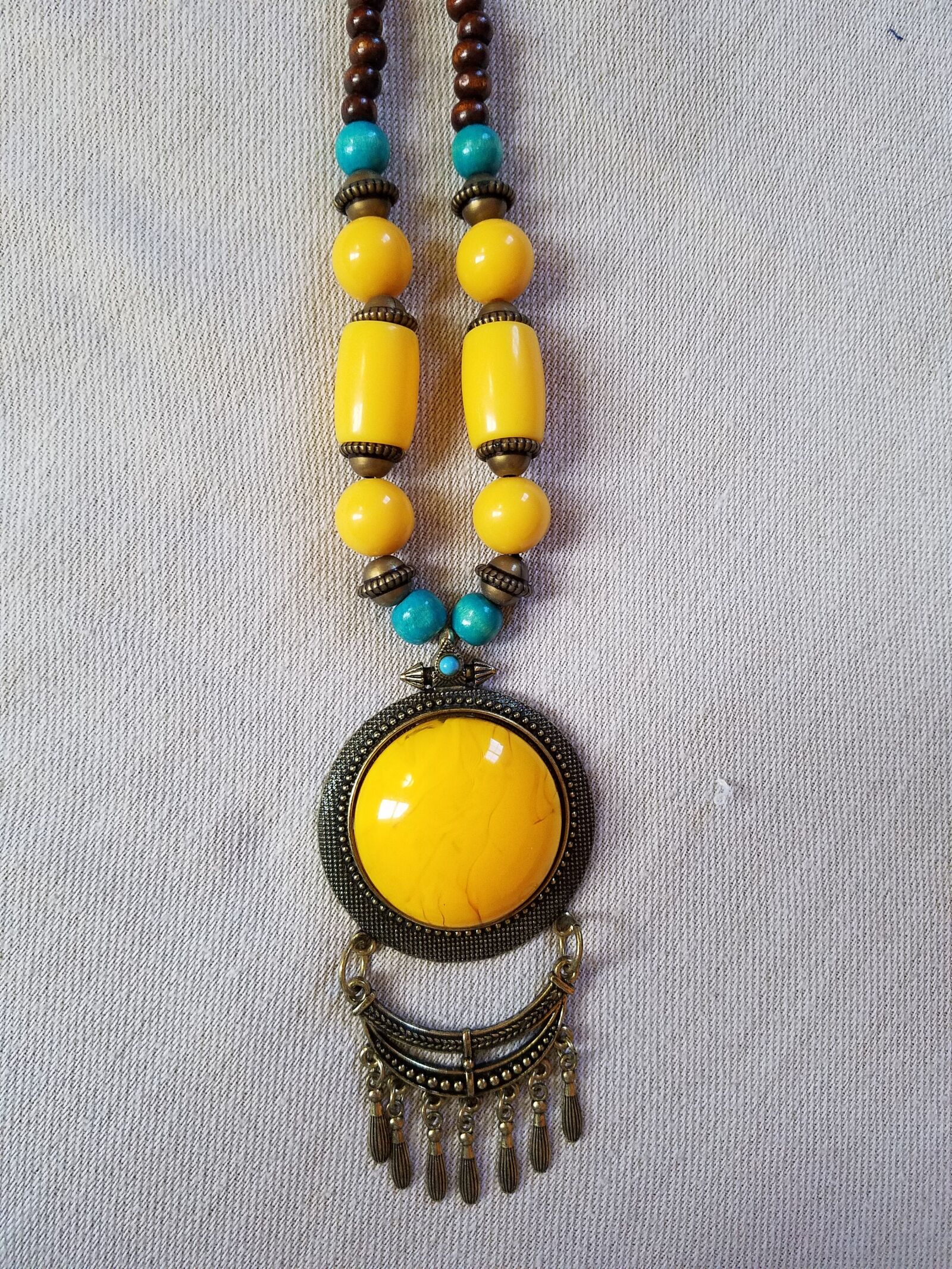 Samsung Galaxy S7 sample photo. Necklace, blue yellow and photography