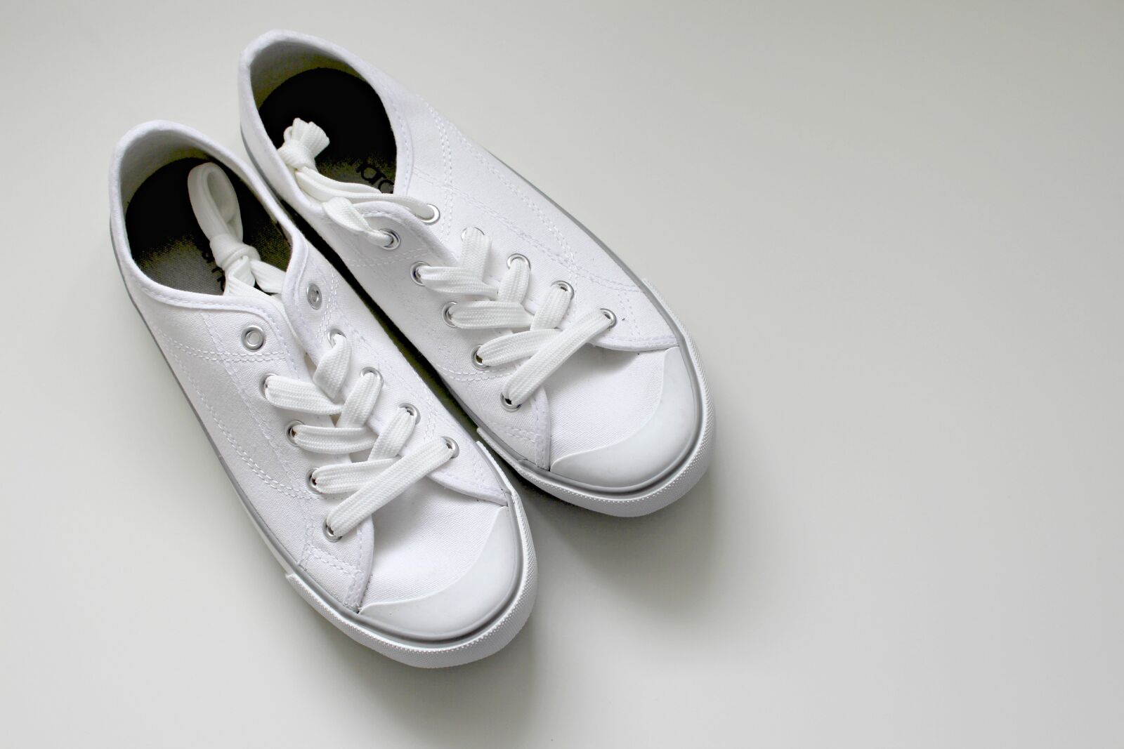 Canon EOS 700D (EOS Rebel T5i / EOS Kiss X7i) sample photo. Sport shoe, shoe, run photography