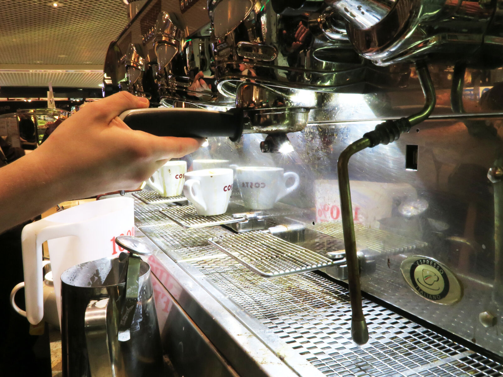 Canon PowerShot G7 X sample photo. Coffee, hand, machinery photography